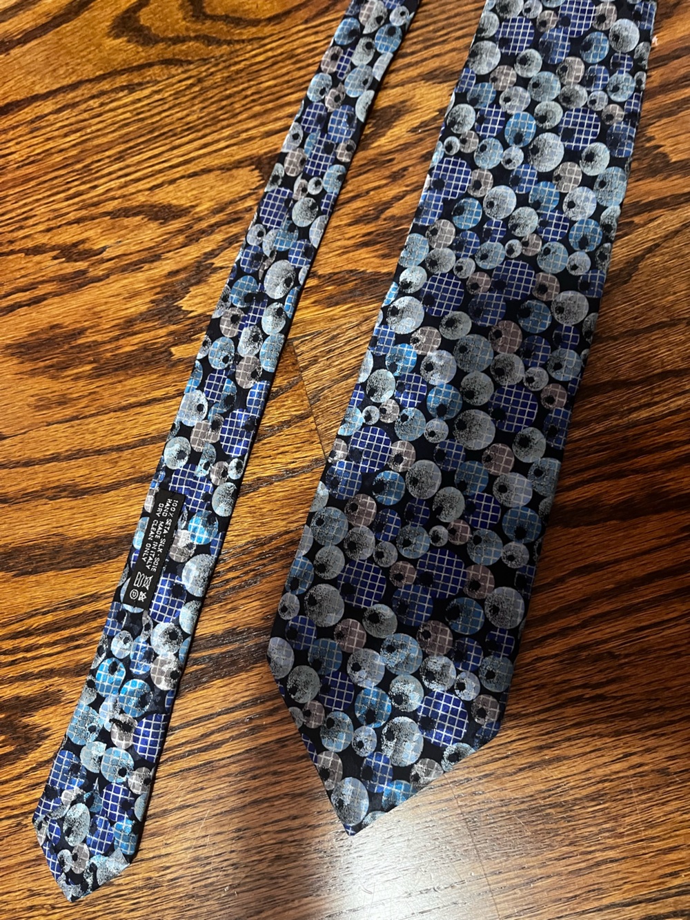 Brioni Men's Silk Tie in Navy Blue and Gray Bubble Pattern